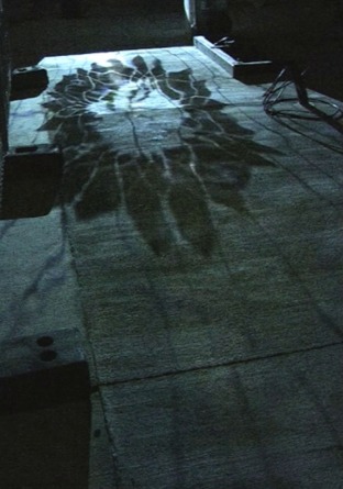 lisa schlenker | helios | 2011 | installation | tankstelle | video (loop), projektion auf asphalt | 6 x 5 m_no7